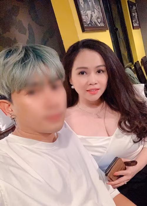 Đa phần các vai diễn của Trương Phương có tạo hình gợi cảm. Bởi vậy, cô bị gắn mác "Bà Tưng màn ảnh nhỏ".