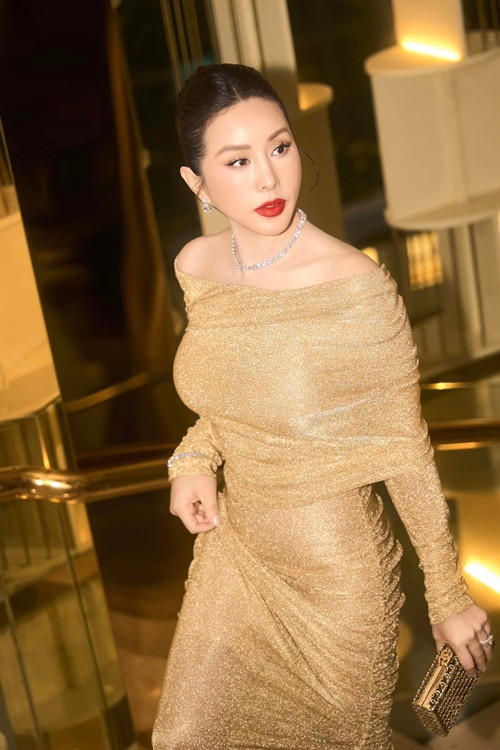 Cuộc sống của nữ doanh nhân 48 tuổi đầy sang chảnh.