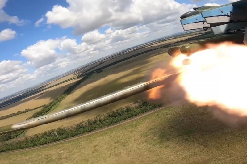 Kiev cũng muốn Điện Kremlin chuyển quân khỏi tiền tuyến, đặc biệt là ở khu vực Donetsk, nơi Nga đang tiến quân dọc theo trục giữa các thành phố Toretsk, Pokrovsk và Chasov Yar. Kể từ khi bắt đầu tấn công khu vực Kursk, Ukraine đã mất quyền kiểm soát một phần thành phố Grodovka, cách Pokrovsk 15 km. Ảnh: RIA Novosti.