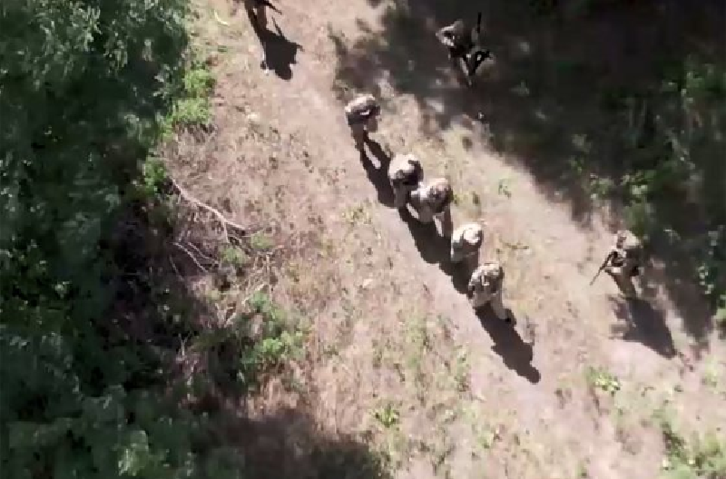 Về phía Ukraine, mới đây, Tổng tư lệnh Lực lượng Vũ trang, Tướng Syrsky, tuyên bố đã kiểm soát khoảng 1.000km2 lãnh thổ Nga sau một tuần đột kích. Tuy nhiên tờ The Economist (Anh) viết: “Sự kiểm soát” như vậy rõ ràng đã được phóng đại trong. Ảnh: Rg.ru.