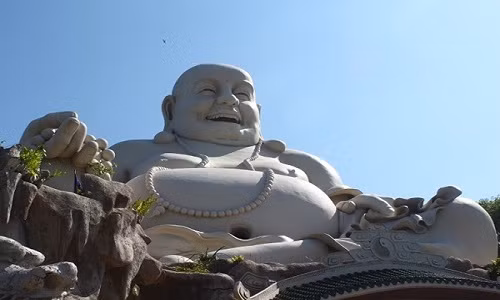 Xu huong “tran tuc hoa” Phat Di Lac qua tranh, tuong