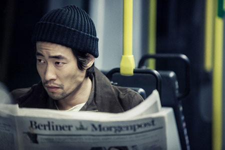 Ryu Seung Beom (1980) có vẻ ngoài xù xì nên thường được giao những vai gai góc. Anh từng có thời gian hẹn hò với nữ diễn viên Gong Hyo Jin. Ngôi sao 36 tuổi hiện vẫn cô đơn lẻ bóng.