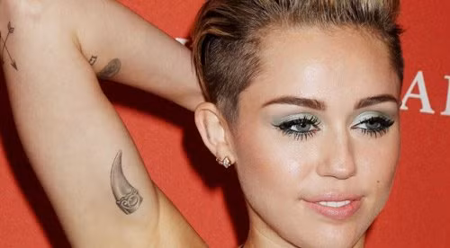 Me man ngam hinh xam quyen ru cua my nhan the gioi