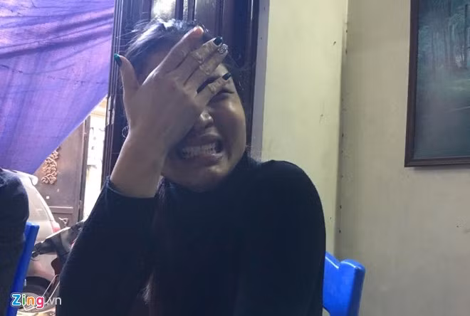 Chị Thi không đủ can đảm gặp con gái, bố chồng sau khi bác sĩ thông báo người thân chị bị thương quá nặng, tử vong.