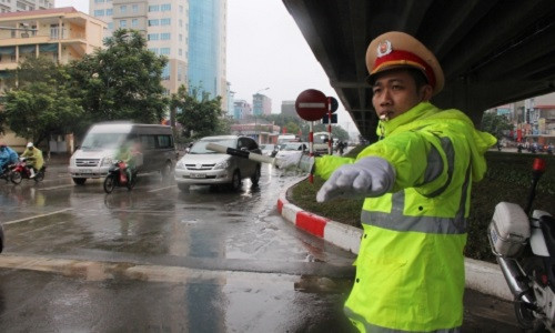 Ha Noi cam xe tai trong noi thanh dip can Tet