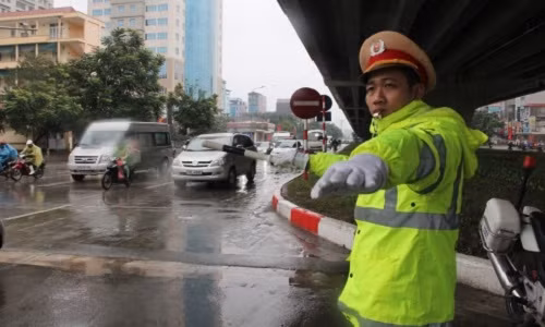 Ha Noi cam xe tai trong noi thanh dip can Tet