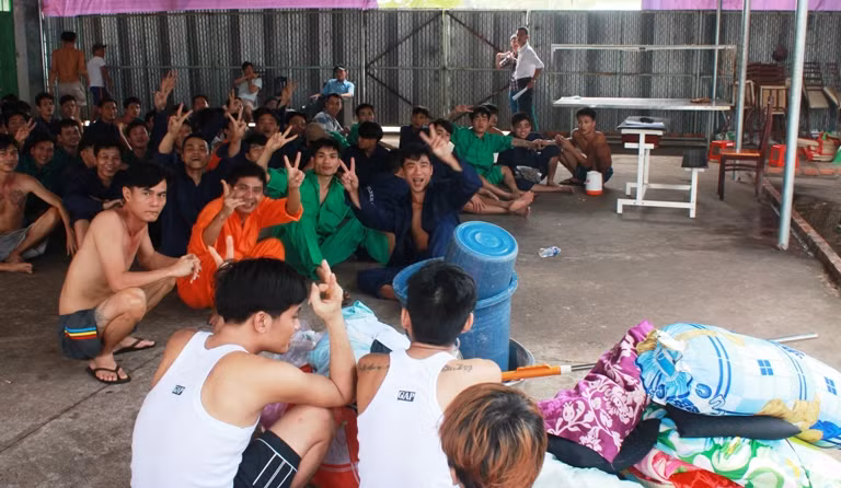 Số đối tượng bị bắt, đưa trở lại trung tâm.