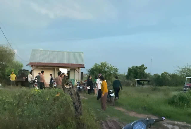 Đắk Lắk: Ra ao sau nhà chơi, 2 cháu nhỏ chết đuối thương tâm Dak Lak: Ra ao sau nha choi, 2 chau nho chet duoi thuong tam