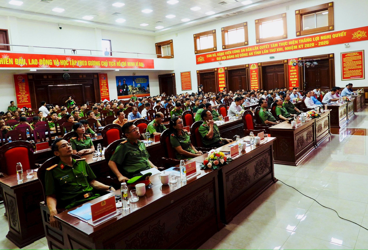 Biểu dương gương điển hình đồng bào dân tộc thiểu số khu vực Tây Nguyên Bieu duong guong dien hinh dong bao dan toc thieu so khu vuc Tay Nguyen