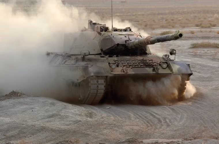 Lục quân Thổ Nhĩ Kỳ hiện có 397 chiếc xe tăng Leopard 1 gồm hai phiên bản: 1T (170 chiếc, do Thổ Nhĩ Kỳ tự nâng cấp với hệ thống điều khiển hỏa lực Volkan hiện đại) và 1A3 (227 chiếc, nguyên bản). Các xe tăng được Thổ Nhĩ Kỳ nhập khẩu từ CH Liên bang Đức từ năm 1983 tới 1994.