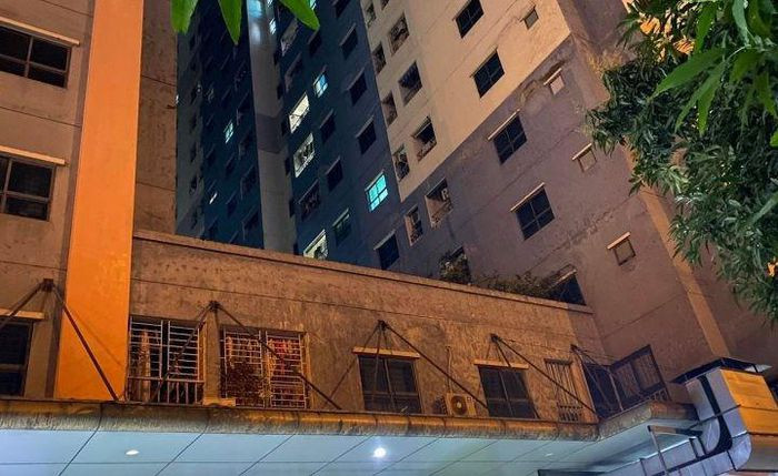  Nam thanh niên tử vong do rơi từ tầng cao chung cư: Đêm 23/1, cư dân tại khu chung cư Kim Văn – Kim Lũ thuộc phường Đại Kim, quận Hoàng Mai, Hà Nội nghe thấy tiếng động lớn. Khi kiểm tra khe giữa 2 tòa nhà CT12A và CT12B, cư dân phát hiện một thanh niên tử vong trên mái tôn tầng 2. Quá trình điều tra, Công an phát hiện thư tuyệt mệnh của nạn nhân gửi cho người thân. 