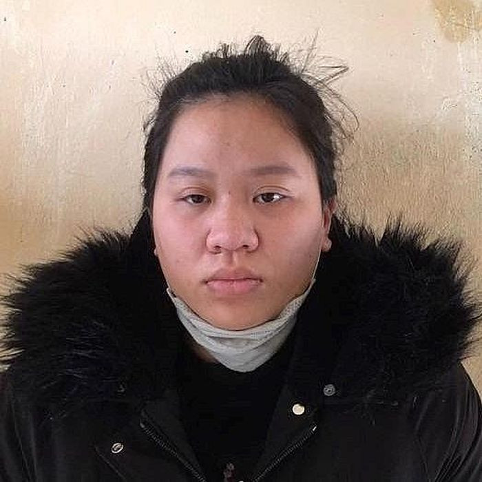  Trộm két sắt có 111 triệu đồng và 1,6 cây vàng: Trịnh Thị Hằng (SN 1997, trú huyện Ứng Hòa, Hà Nội) đã đột nhập vào nhà bà C. (trú huyện Ứng Hòa) sau đó kéo két sắt đưa lên xe máy chở đến khu vực vườn chùa Dư Xá để phá két và lấy tài sản bên trong có 111 triệu đồng tiền mặt và 1,6 cây vàng. Ngày 22/1, Công an huyện Ứng Hòa cho biết đang tạm giữ Hằng để điều tra, làm rõ. 