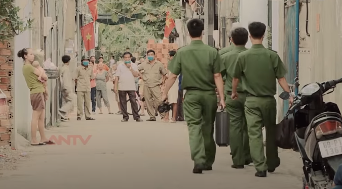 Nhận tin báo, Phòng Cảnh sát hình sự Công an tỉnh Đồng Nai có mặt tại hiện trường, phối hợp với Phòng Kỹ thuật nghiệp vụ, Viện Kiểm sát nhân dân tỉnh Đồng Nai tiến hành khám nghiệm hiện trường, khám nghiệm tử thi.