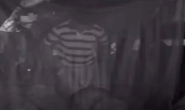 Khoảng 0h ngày 22/3/2012, Chí quay lại lán trại thực hiện hành vi hãm hiếp nạn nhân rồi về nhà kể cho mẹ rằng mình mới giết người. Do sợ bị bắt đi tù nên khi mẹ Chí khuyên ra đầu thú thì đối tượng không nghe mà đi tắm rồi đi ngủ. Tuy nhiên, nghi phạm khai rằng nằm trằn trọc không ngủ được nên đến hhoảng 3 giờ sáng, hắn thức dậy bỏ trốn cho tới khi bị bắt. 