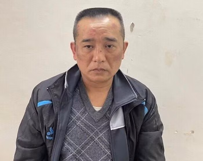  Nữ kế toán bị cướp tiền khi vừa ra khỏi ngân hàng: Bám theo chị Hà là kế toán một doanh nghiệp ở Hải Dương vừa rút tiền ở ngân hàng, Hoàng Xuân Hào (SN 1972, trú phường Ái Quốc, TP Hải Dương) tấn công nạn nhân rồi giật chiếc túi bên trong có 22 triệu đồng. Ngày 28/1, Công an TP Hải Dương cho biết đang tạm giữ Hảo để điều tra, làm rõ.