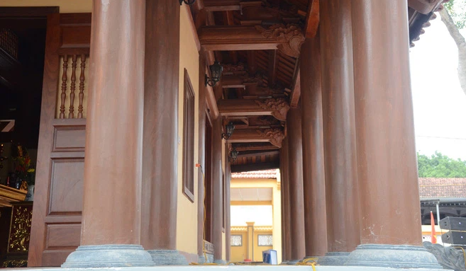 Người dân nơi đây quan niệm, khi các thần linh chứng giám thì lúc đó linh vật mới thiêng và chiếc hộp lấy ra vào thời điểm giao thời được cho là giờ lành, là thời điểm giao hòa giữa trời và đất. 