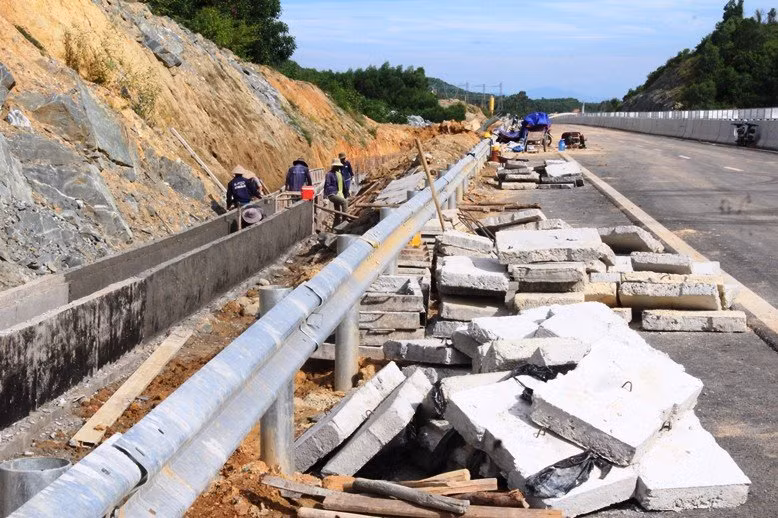 Ngon ngang cao toc Da Nang - Quang Ngai, co kip thong xe?-Hinh-3