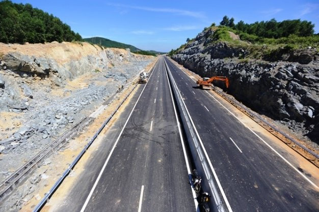 Ngon ngang cao toc Da Nang - Quang Ngai, co kip thong xe?-Hinh-4