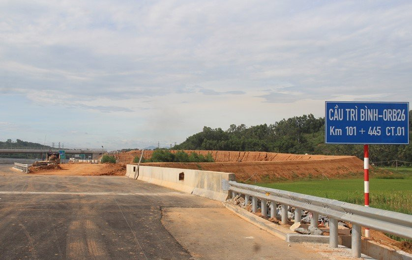 Ngon ngang cao toc Da Nang - Quang Ngai, co kip thong xe?-Hinh-2