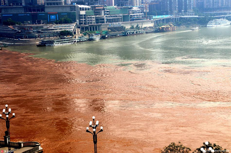 Hien tuong la lung: Khoanh khac am duong gap nhau gay soc