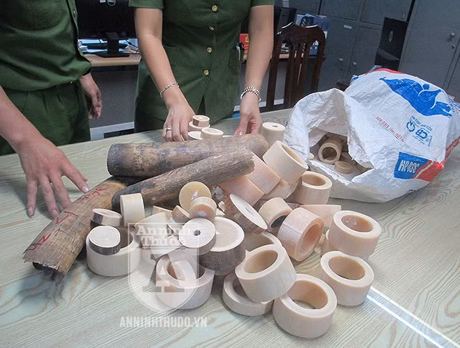 Khu vực nhà các đối tượng ở xã Nhị Khê, huyện Thường Tín (Hà Nội) vốn được biết tới với nghề chế tác đồ thủ công, trang sức bằng chất liệu ngà