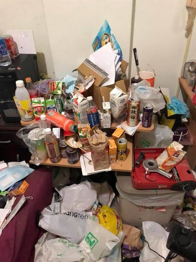 Lau khong thay khach thue ra khoi cua, mo ra thay dieu kinh hoang-Hinh-2