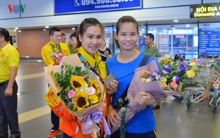 Các VĐV Pencak Silat ngập tràn trong hạng phúc bên gia đình và bạn bè.