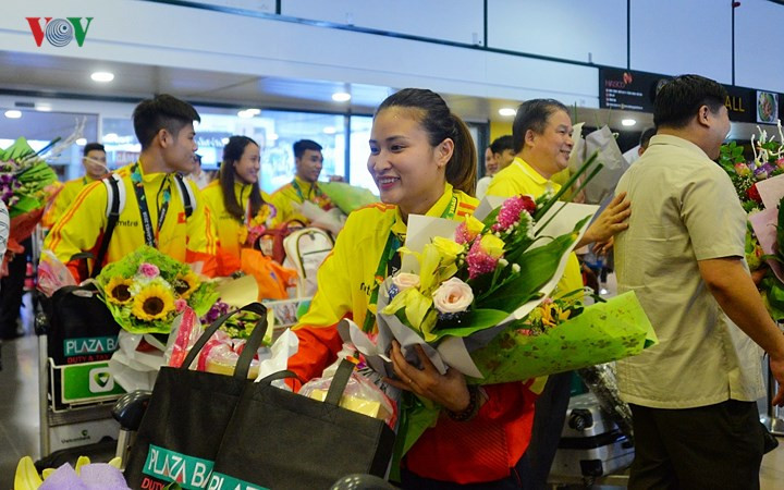 Nhiều CĐV của Pencak Silat vui mừng khi chứng kiến sự nồng hậu của Lãnh đạo Tổng cục Thể dục Thể thao và bạn bè, đồng nghiệp.