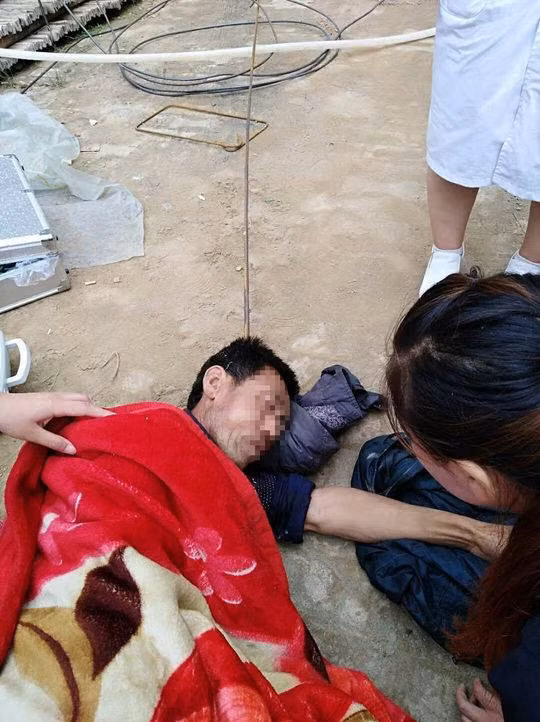 Chuyen la hom nay: Ky tich, bi thanh thep xuyen qua dau van song