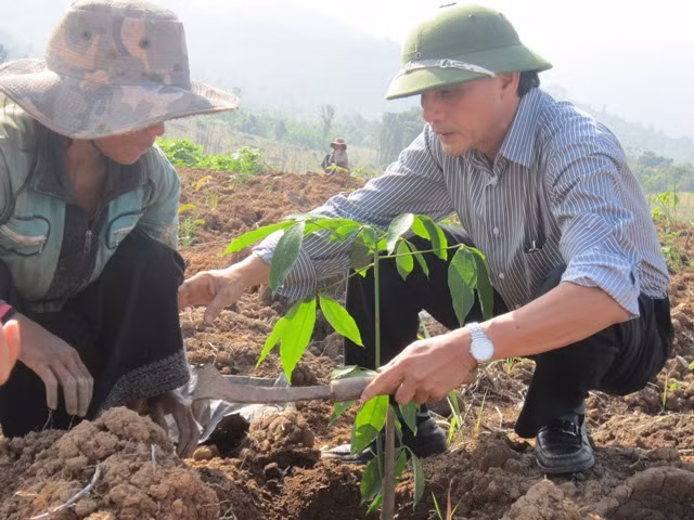 Quang Tri: Hai nhan vien cong ty bo tron khi du lich o Han Quoc