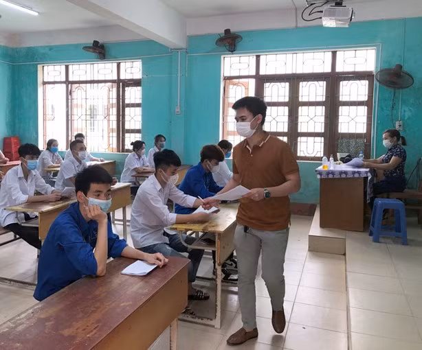 Gan 98% thi sinh da den lam thu tuc du thi tot nghiep THPT dot 2