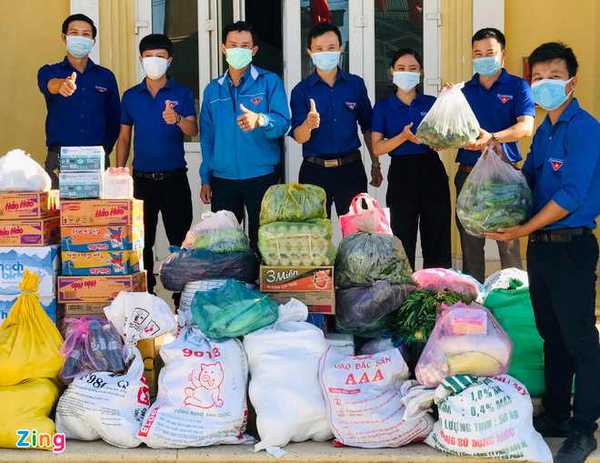 Từ giữa tháng 6 đến nay, Tỉnh đoàn Quảng Ngãi phối hợp với Hội Liên hiệp phụ nữ tỉnh vận động các tổ chức, cá nhân quyên góp thịt, cá cùng rau xanh để phục vụ bữa ăn cho người dân ở các khu cách ly tập trung trên địa bàn.