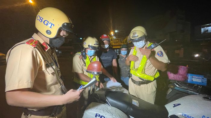 Shipper duoc phep hoat dong tai quan huyen “vung do” o TPHCM-Hinh-2