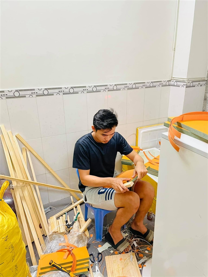 Huỳnh Thảo Trang còn tiết lộ, chồng cô tự tay đóng cũi và tủ để quần áo cho con trai.