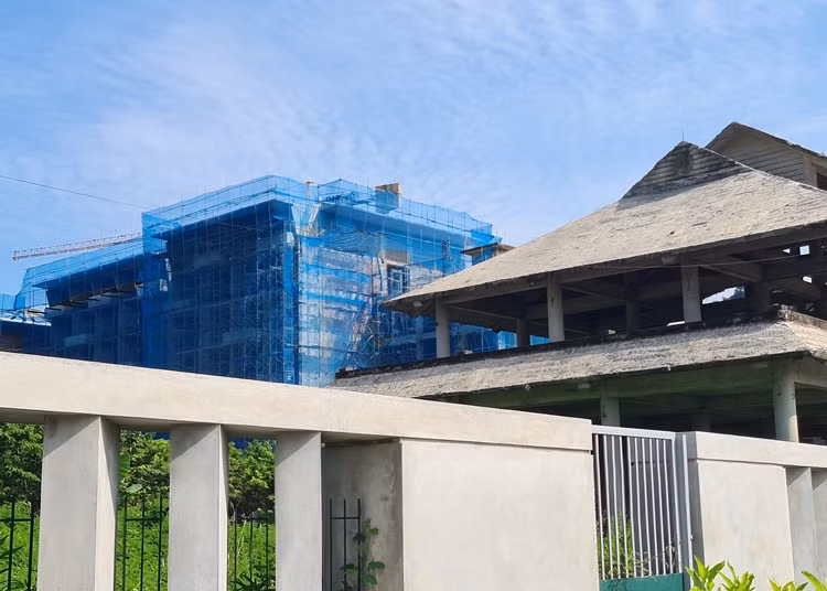 Hình ảnh dự án Apec Mandala Kim Bôi sau hơn 10 năm “chết yểu” vẫn chưa biết khi nào hoàn thành.