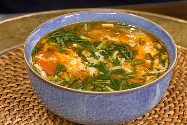 Meo nau canh ca chua trung noi van dep, thom ngon, khong tanh