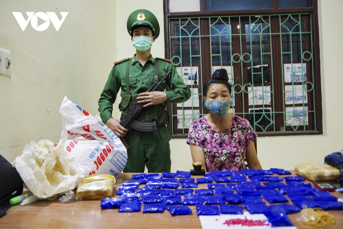 Lực lượng Bộ đội Biên phòng tỉnh Điện Biên đã ghi nhiều dấu ấn trong công tác phòng chống ma túy trên 2 tuyến biên giới Việt Nam – Lào, Việt Nam – Trung Quốc, góp phần hạn chế tối đa ma tuý thẩm lậu qua khu vực biên giới vào Việt Nam./.