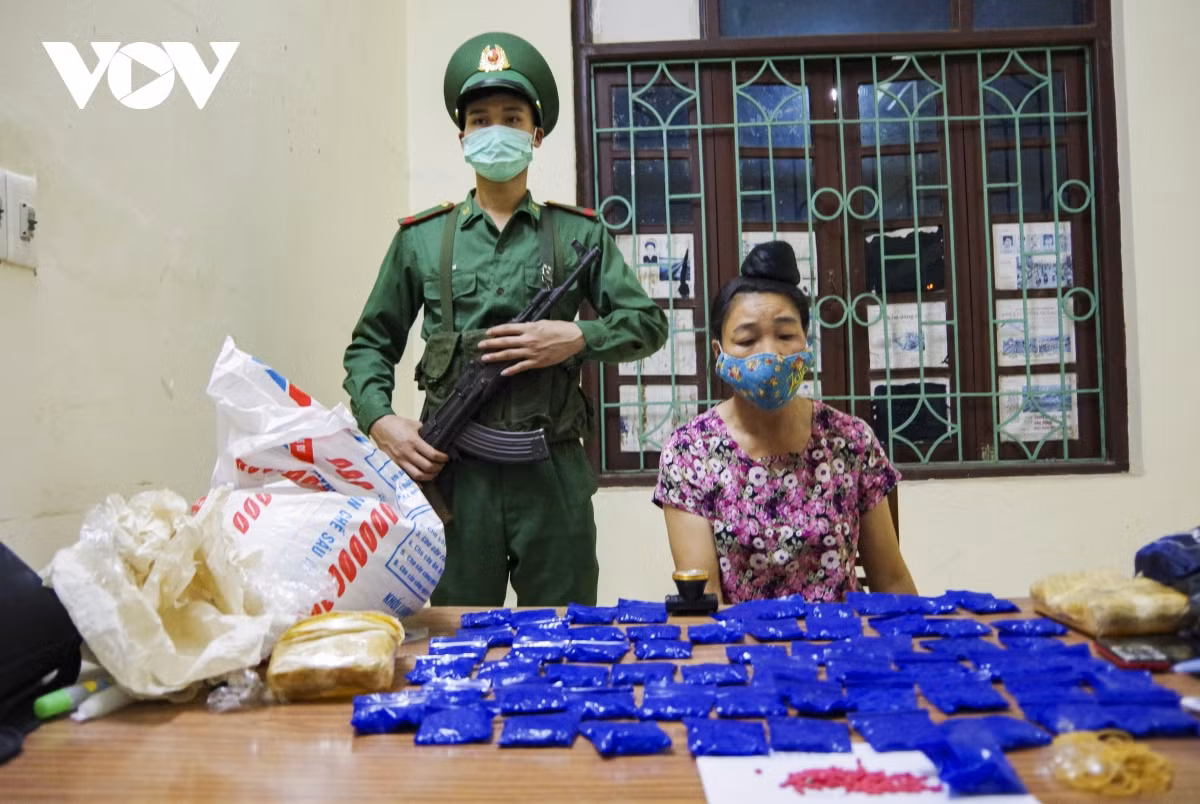 Lực lượng Bộ đội Biên phòng tỉnh Điện Biên đã ghi nhiều dấu ấn trong công tác phòng chống ma túy trên 2 tuyến biên giới Việt Nam – Lào, Việt Nam – Trung Quốc, góp phần hạn chế tối đa ma tuý thẩm lậu qua khu vực biên giới vào Việt Nam./.