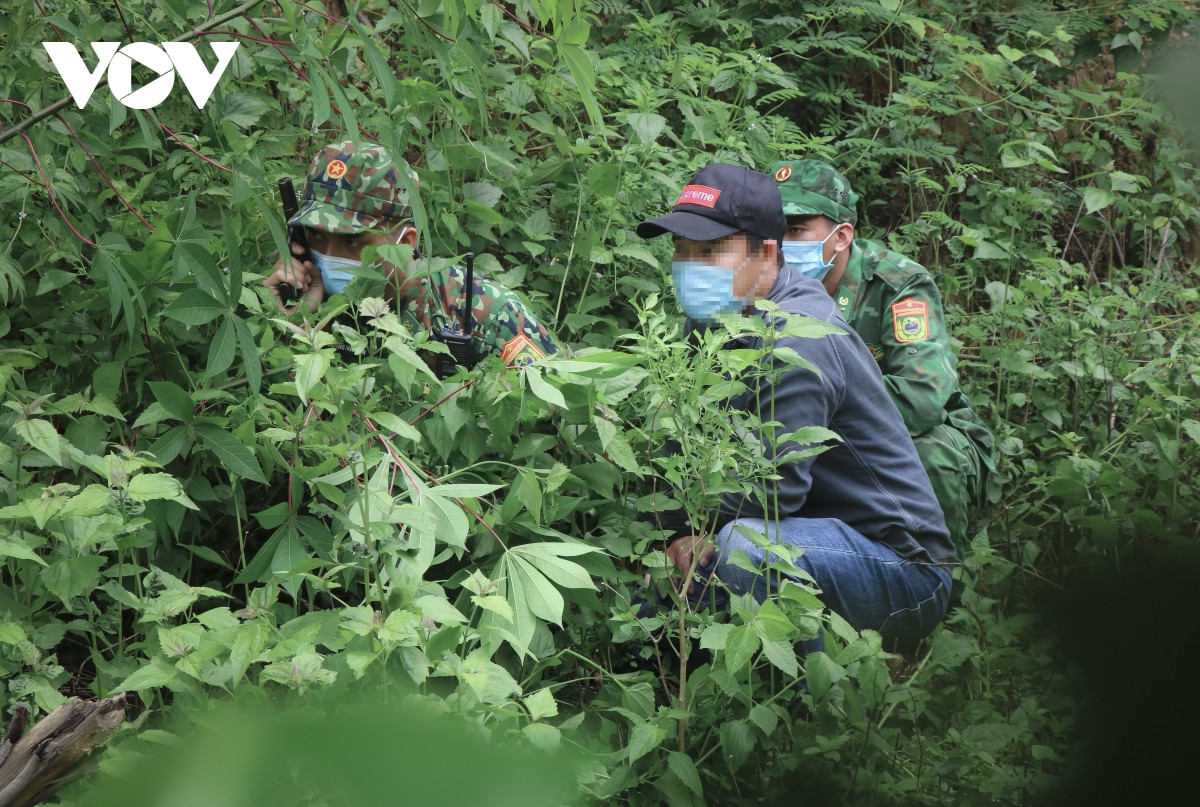 Trong đó tập trung chủ động bám nắm địa bàn để kịp thời phát hiện, xử lý những tình huống xảy ra; sàng lọc các đối tượng, đường dây, ổ nhóm và xây dựng kế hoạch tổ chức mật phục, đánh bắt đảm bảo an toàn tuyệt đối về trang bị vũ khí, lực lượng tham gia phá án.