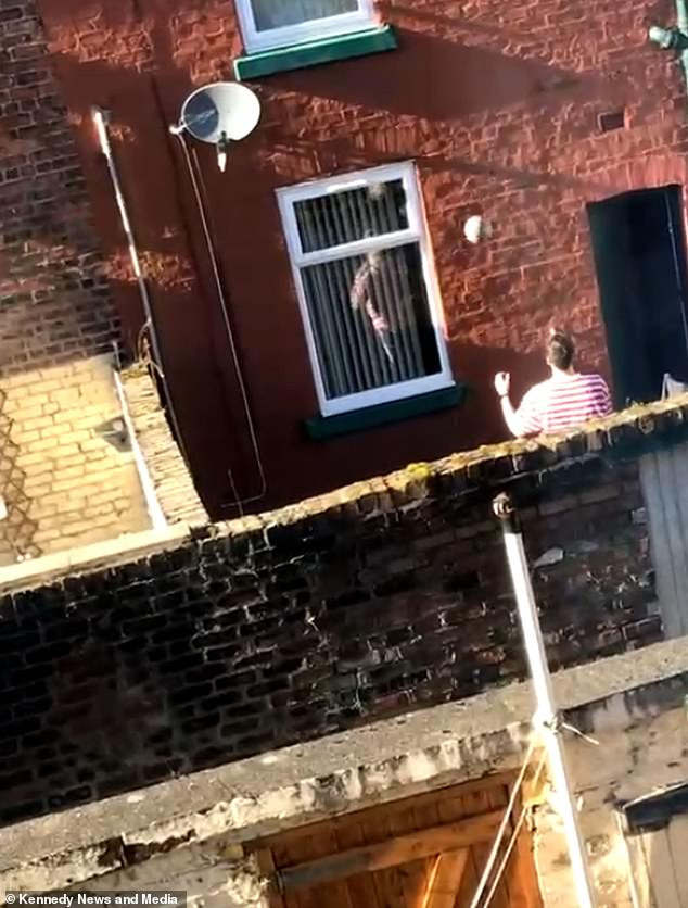 Co gai “tan tinh” anh hang xom bang mot chiec may bay giay-Hinh-2