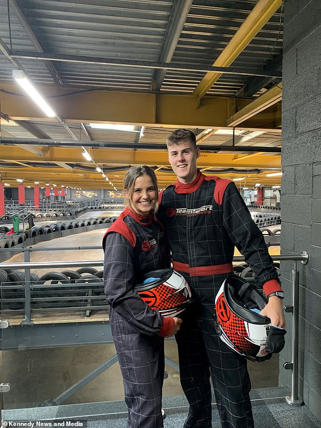 Co gai “tan tinh” anh hang xom bang mot chiec may bay giay-Hinh-6