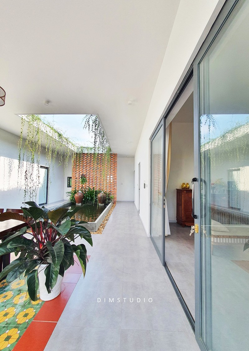 Phòng riêng trong các khối hộp được ngăn cách với nhau tạo nhiều khoảng trống và đối lưu không khí đến mọi ngóc ngách trong nhà.