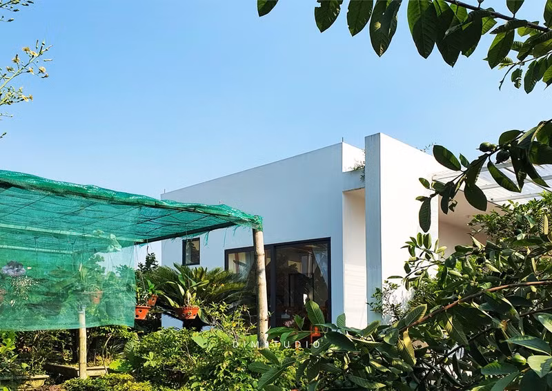 Con trai KTS xây nhà vườn có ao nhỏ tặng cha mẹ dưỡng già - Hình 5 Con trai KTS xay nha vuon co ao nho tang cha me duong gia-Hinh-5