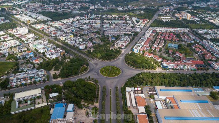 Binh Duong: 'Vung do tiep tuc gian cach xa hoi den khi nao?