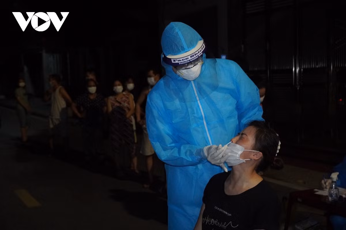 Nhieu doanh nghiep dung hoat dong do xuat hien ca mac COVID-19