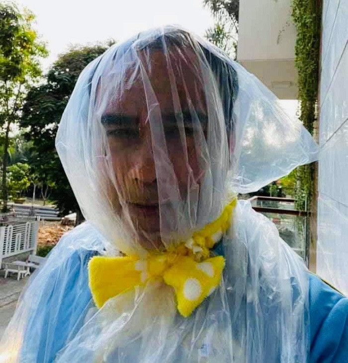 Quyen Linh lay tui ni long doi de phong dich khien fan xot xa