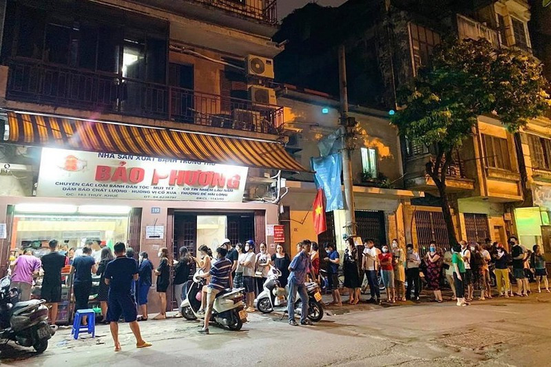 Dai gia banh Trung thu gap kho mua lam an: Cach nao go “roi“?-Hinh-3