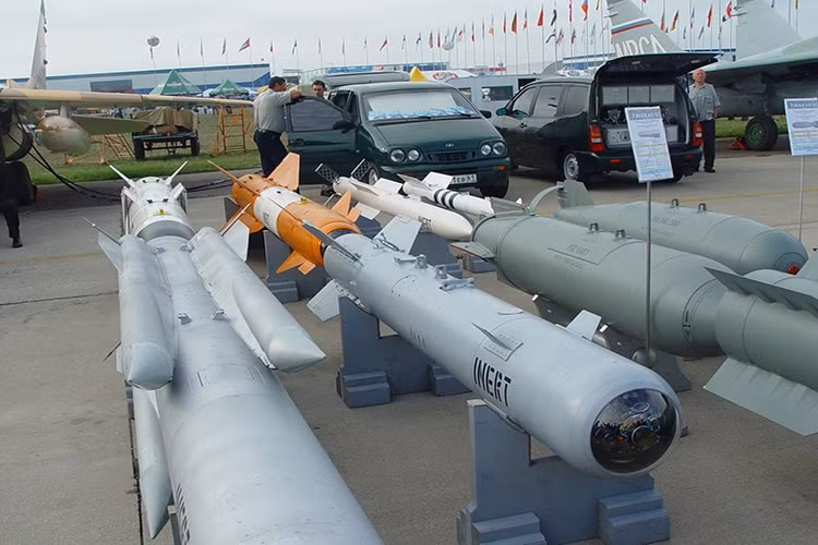 Tiêm kích đa năng thế hệ 4+ MiG-29SMT là phiên bản nâng cấp và hiện đại hóa của MiG-29. Năng lực tác chiến của loại chiến đấu cơ này vượt trội so với phiên bản tiền nhiệm.