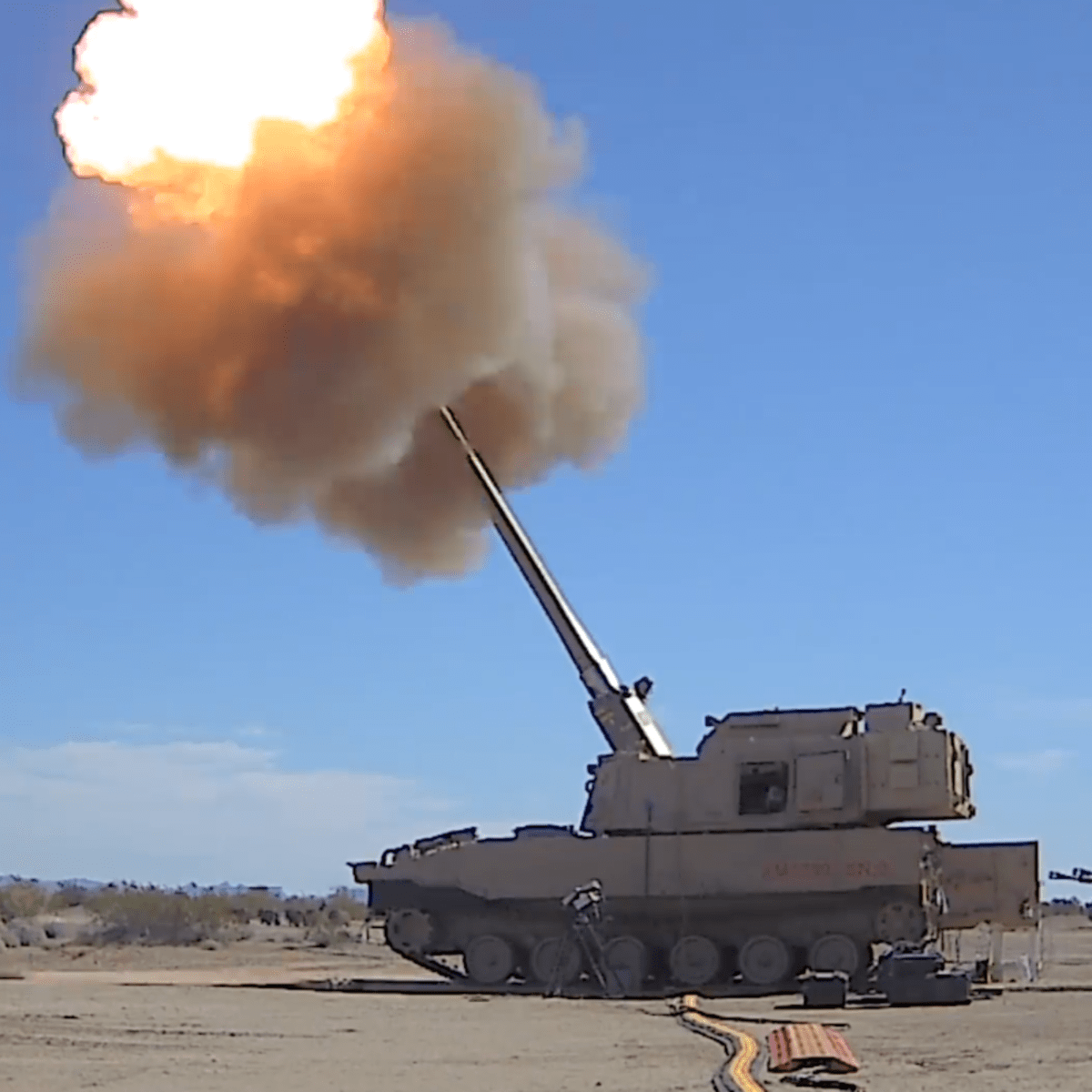 Công nghệ ngòi nổ điện tử giúp đạn pháo thế hệ mới XM1155 có thể lựa chọn thời điểm kích hoạt đầu đạn để tối đa hóa khả năng tiêu diệt mục tiêu. Với tầm bắn đạt được, Mỹ đã tạo ra thế hệ đạn có tầm bắn hiệu quả xa gần gấp 4 lần hệ thống pháo tự hành mạnh nhất hiện nay của Nga là Msta-S.