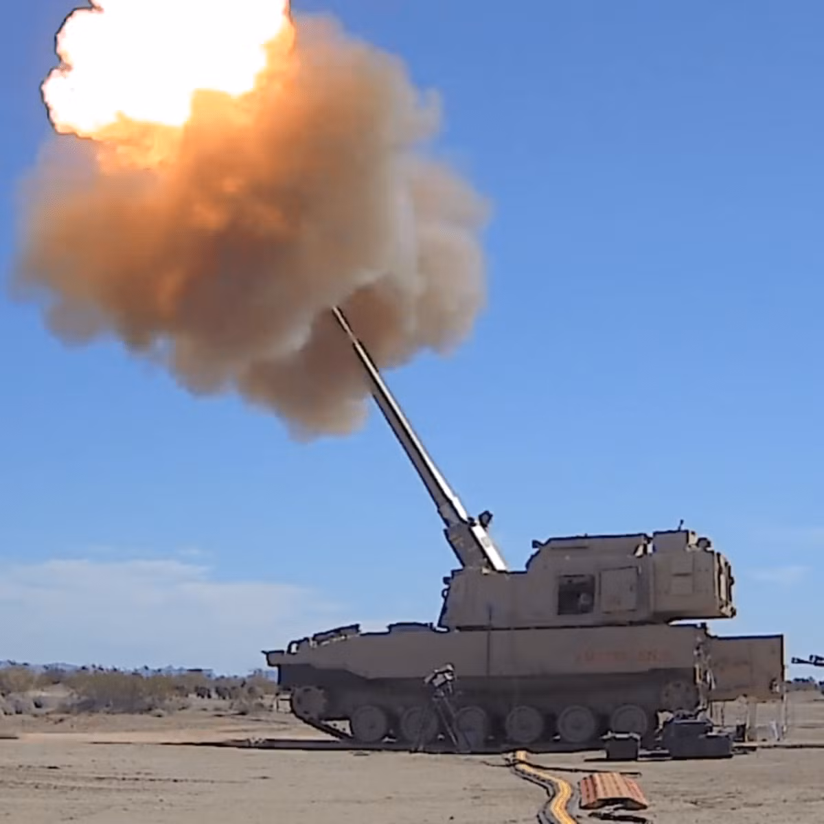 Công nghệ ngòi nổ điện tử giúp đạn pháo thế hệ mới XM1155 có thể lựa chọn thời điểm kích hoạt đầu đạn để tối đa hóa khả năng tiêu diệt mục tiêu. Với tầm bắn đạt được, Mỹ đã tạo ra thế hệ đạn có tầm bắn hiệu quả xa gần gấp 4 lần hệ thống pháo tự hành mạnh nhất hiện nay của Nga là Msta-S.